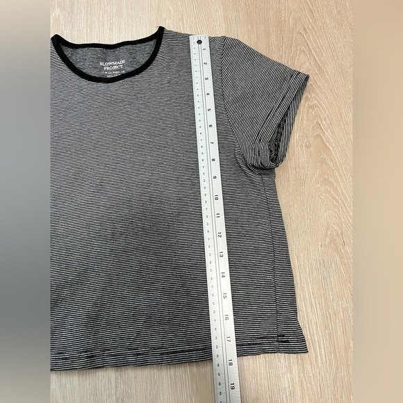 Black and white striped boxy crop tee - Picture 6 of 7